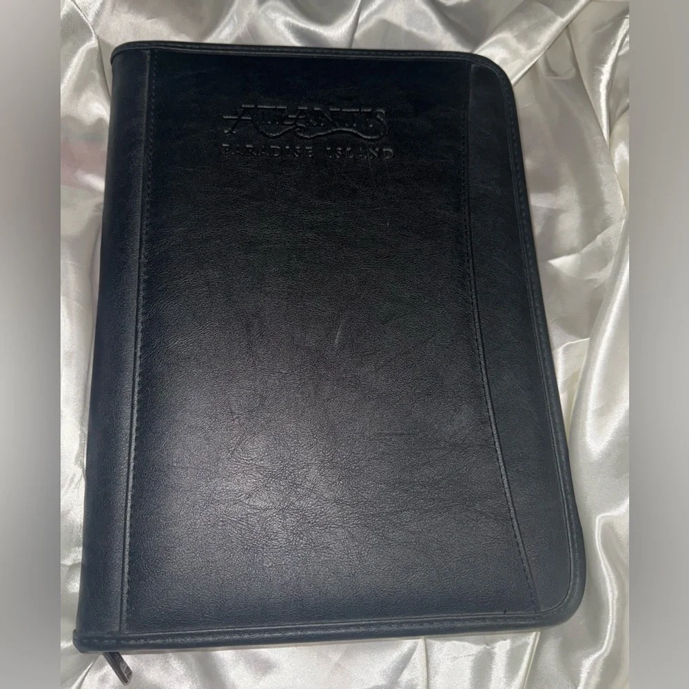 LEEDS “Atlantis Paradise Island” Folio